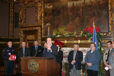 Governor Pawlenty; Mdewakanton Sioux Tribal Chair Stanley Crooks, and Col. Mark Dunaski of the Minne...