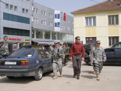Governor Tim Pawlenty walks through Vitina, Kosovo with Minnesota Army National Guard soldiers.   Go...