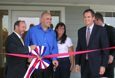Governor Pawlenty assists in the 