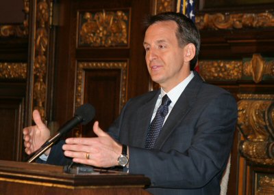 Governor Pawlenty, Health Commissioner Dr. Sanne Magnan, State Epidemiologist Dr. Ruth Lynfield and ...