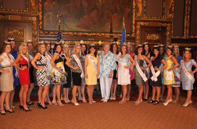 Lieutenant Governor Molnau meets with the Miss Minnesota Contestants at the State Capitol -- June 14...